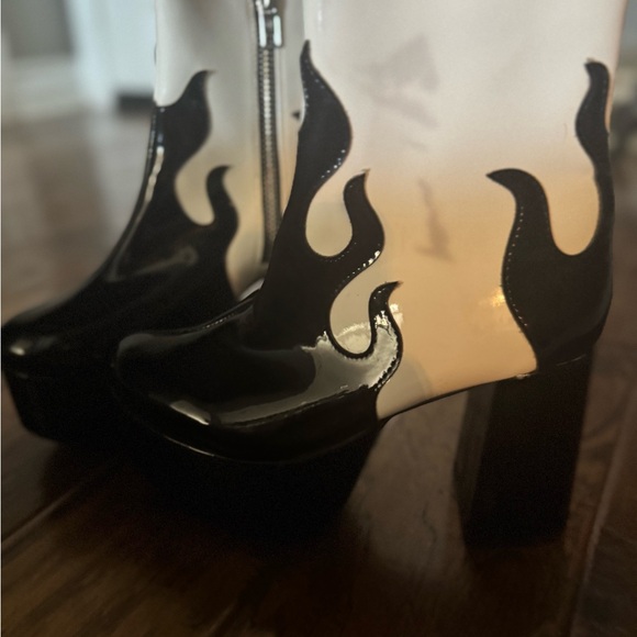 Current Mood Black and White Flame Platform Boots - Picture 3 of 7